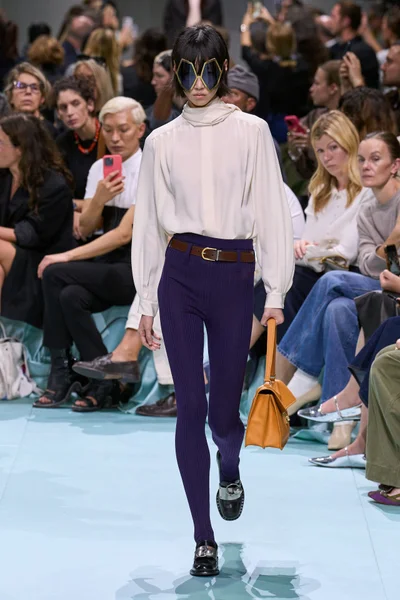 Look 25